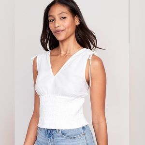 Old Navy Fitted Sleeveless V-Neck Tie-Shoulder Smocked Blouse in Calla Lilie